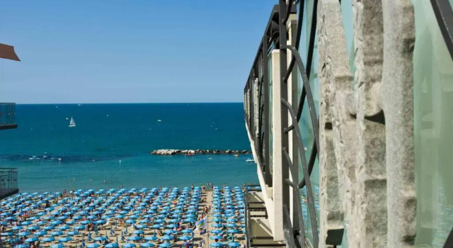 Трёхместный номер Standard Hotel Negresco