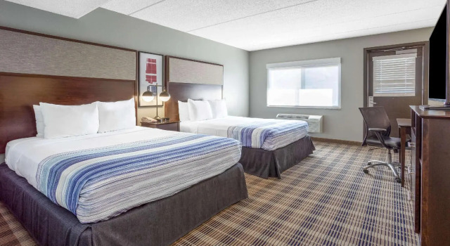 Четырёхместный номер Standard AmericInn by Wyndham Madison South