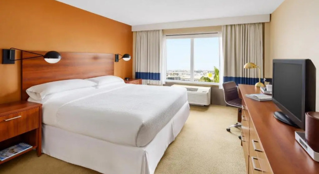 Двухместный номер Traditional Four Points by Sheraton Los Angeles International Airport (США)