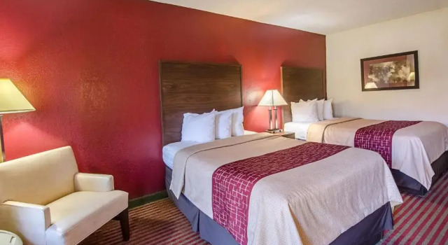 Четырёхместный номер Standard Red Roof Inn Kingsport
