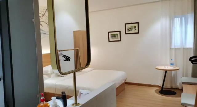 Двухместный номер Standard NO.5 Vogue Hotel Suzhou