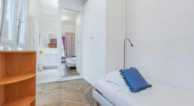 Charming Apartment With Balcony - 5 min Republique, Забронировать Апартаменты/квартира 10-й округ: Республика Париж, рядом с Станция метро Rambuteau