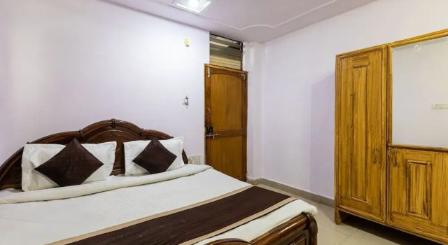 SPOT ON 37708 Hotel Royal Star, Забронировать Отель Отели штата Махараштры 3 звезды, 3*