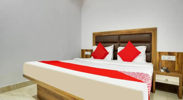 OYO Flagship 80706 Hotel Crown, Book Hotel Ludhiana Punjab