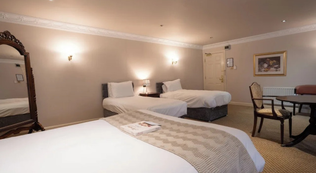 Двухместный семейный номер Standard Waterton Park Hotel