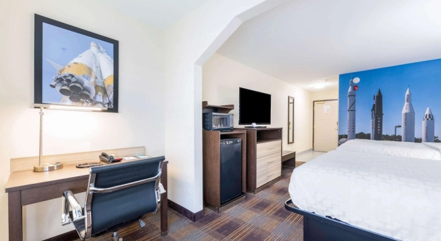 Трёхместный люкс Clarion Pointe Madison-Huntsville