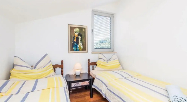 Beautiful Apartment in Kampor With 4 Bedrooms and Wifi, Prenota Appartamento Hotel a Isole Quarnerine con parcheggio, Parcheggio