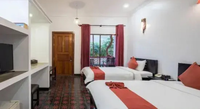 Номер Deluxe с видом на бассейн La Niche Dangkor Boutique Hotel