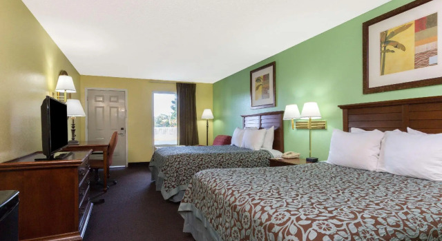 Четырёхместный номер Standard Days Inn by Wyndham Lamont/Monticello