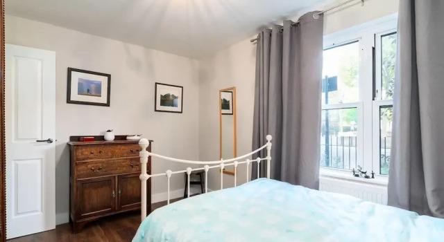 Gorgeous Home for 4 Guests, 10 Mins to Stockwell!, Забронировать Отель Отели Англии 3 звезды, 3*