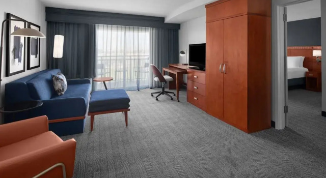 Люкс с 2 комнатами Courtyard by Marriott Phoenix West/Avondale