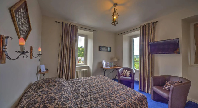Logis Hotel De Paris Murol, Rezerwuj Hotel Murol Massif du Sancy