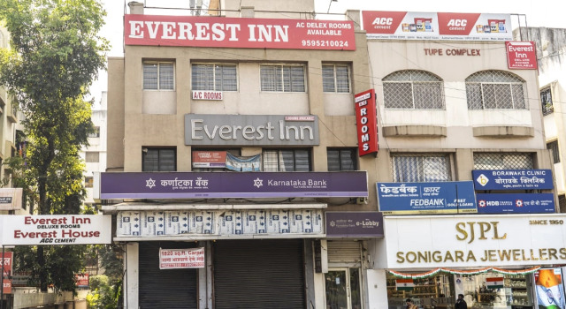 Hotel Everest Inn