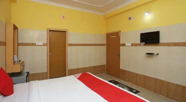 OYO 15915 Hotel Star Inn, Book Hotel Hotels in Puri with Parking, Parking