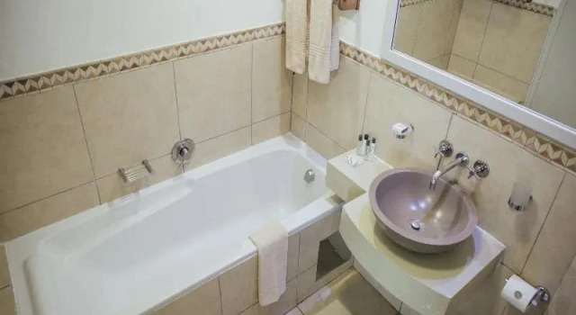 Двухместный номер Deluxe с балконом Cresta Mowana Safari Resort & Spa