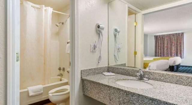 Rodeway Inn, Book Hotel Hilliard Ohio