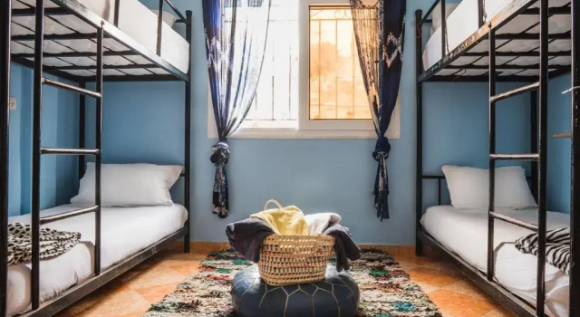 Кровать в общем номере The Lunar Surf House