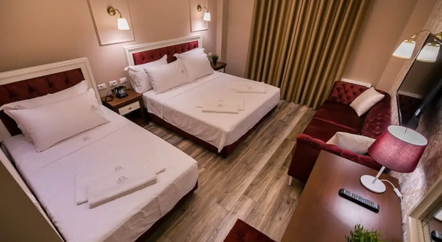 Трёхместный номер Luxury с балконом Legacy Boutique Hotel