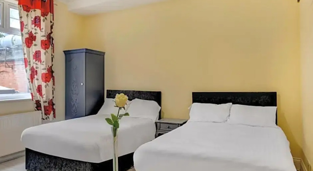 Четырёхместный семейный номер Standard Empire Hotel