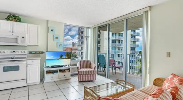 Estero Beach & Tennis Club 502b Condo, Забронировать Отель Отели Истеро с парковкой, Парковка