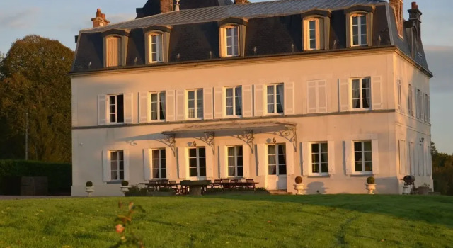 Modish Castle in Asnières with Terrace, Reserva ahora Hotel Asnières 