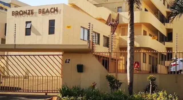 15 Bronze Beach