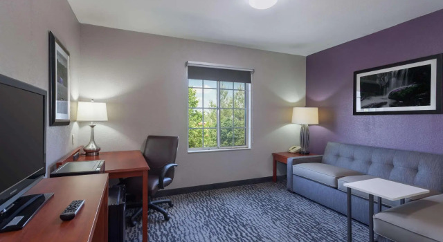 Четырёхместный люкс La Quinta by Wyndham Knoxville North I-75