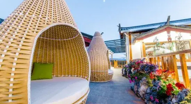 LiJiang Shiningland Resort Hotel（Lijiang Old Town）, Забронировать Курортный отель Лицзян Юньнань, рядом с Улица Сквер-стрит Древнего города Даянь