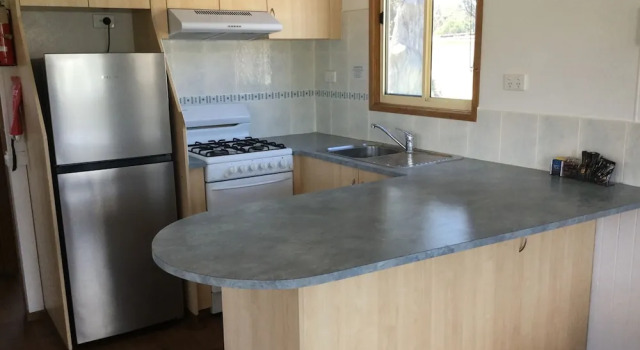 Номер Deluxe с 2 комнатами с балконом и с видом на бассейн Victor Harbor Holiday Park