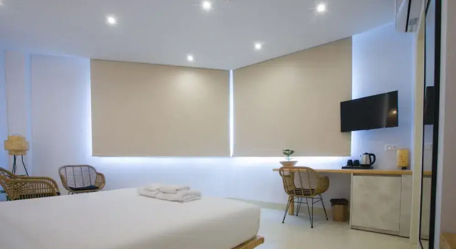 Camera Superior White Corner