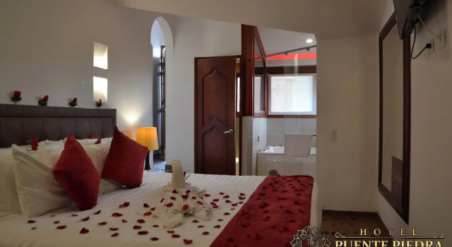 Двухместный люкс с балконом Hotel Puente Piedra