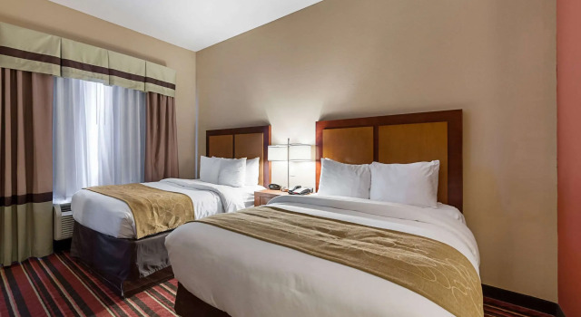 Четырёхместный люкс Comfort Suites Sulphur-Lake Charles