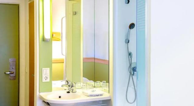 Четырёхместный номер Standard Ibis Budget Dole-Choisey