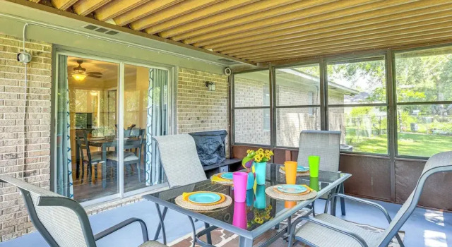 Коттедж 1 Mi to Dtwn Waycross: Home w/ Furnished Porch
