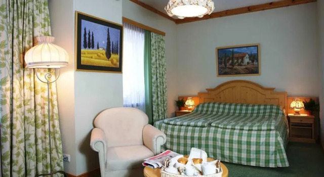 Landhaus Hotel, Book Hotel Brovary Kyiv Region