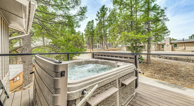 Коттедж Hot Tub & Mtn Views: Home Near Hiking in Ruidoso!