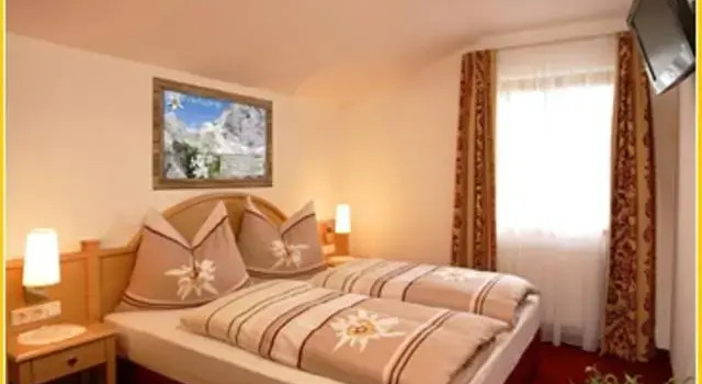 Апартаменты Hotel - Pension Ötzmooshof