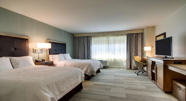 Четырёхместный номер Standard Hampton Inn & Suites Milwaukee West