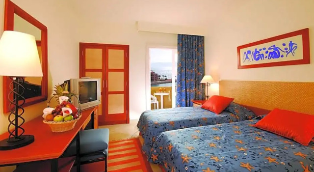 Номер Standard с видом на бассейн Marina Plaza Hotel, Tala Bay