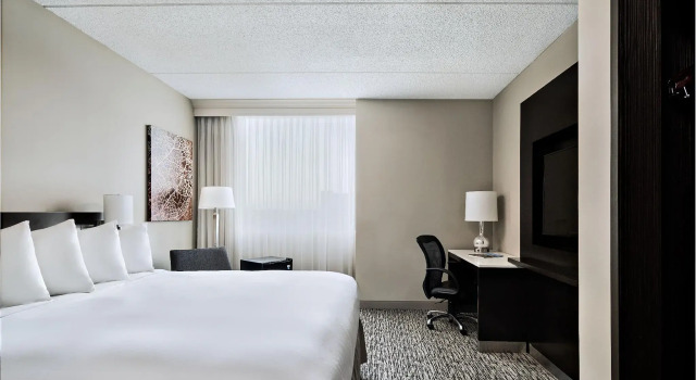 Люкс Cleveland Marriott East