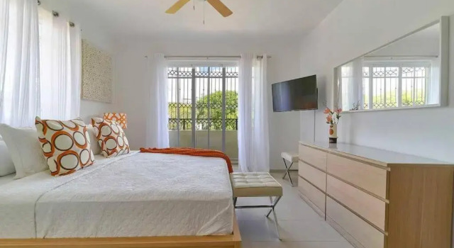 Апартаменты Oasis in front of the PARK/ 3BR W/ FAMILY ROOM + STUDY