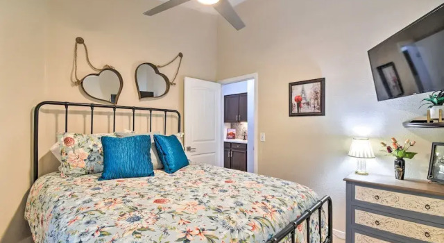Коттедж с 3 комнатами Patio & Grilling Station: Family Home in Glendale