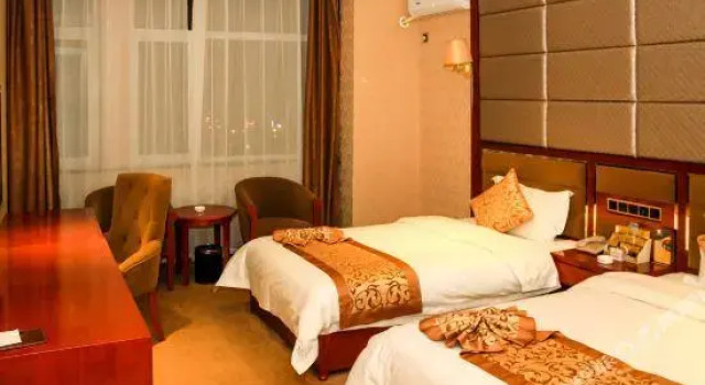 Baotou Di Jing Business Hotel, Rezerwuj Hotel Hotele w Hondlon z parkingiem, Parking