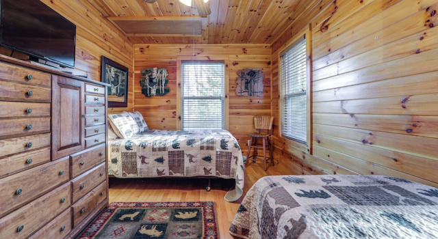 Mtn-view Getaway w/ Lake Access in Whittier!, Забронировать Дом для отпуска Коттеджи Уитиер, Коттедж
