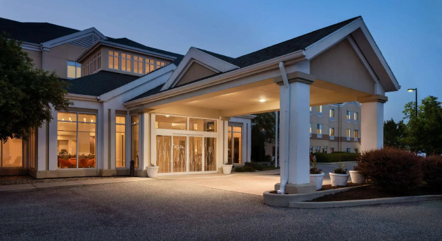 Кровать в общем номере Hilton Garden Inn Fort Wayne