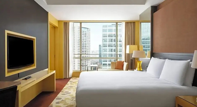 Двухместный люкс Executive Lounge Access High Floor c 1 комнатой Отель Courtyard by Marriott Shanghai Central