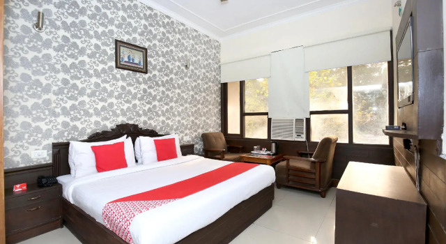 OYO 1933 Hotel City Paradise