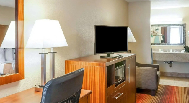 Четырёхместный номер Standard Quality Inn & Suites Albuquerque West