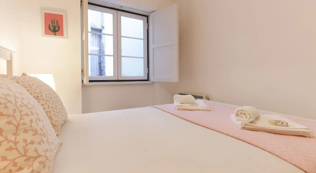 Alfama Cozy Studios by Get Your Stay, Забронировать Апартаменты/квартира Санта-Мария-Майор Лиссабон, рядом с Музей Teatro Romano