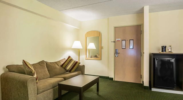 Quality Suites Atlanta Airport East, Забронировать Отель Колледж-Парк Джорджия